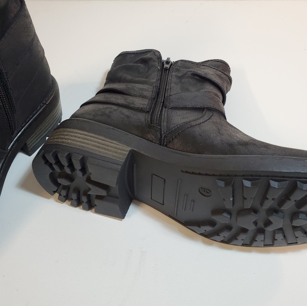 Women's Boots - Picture 5 of 8